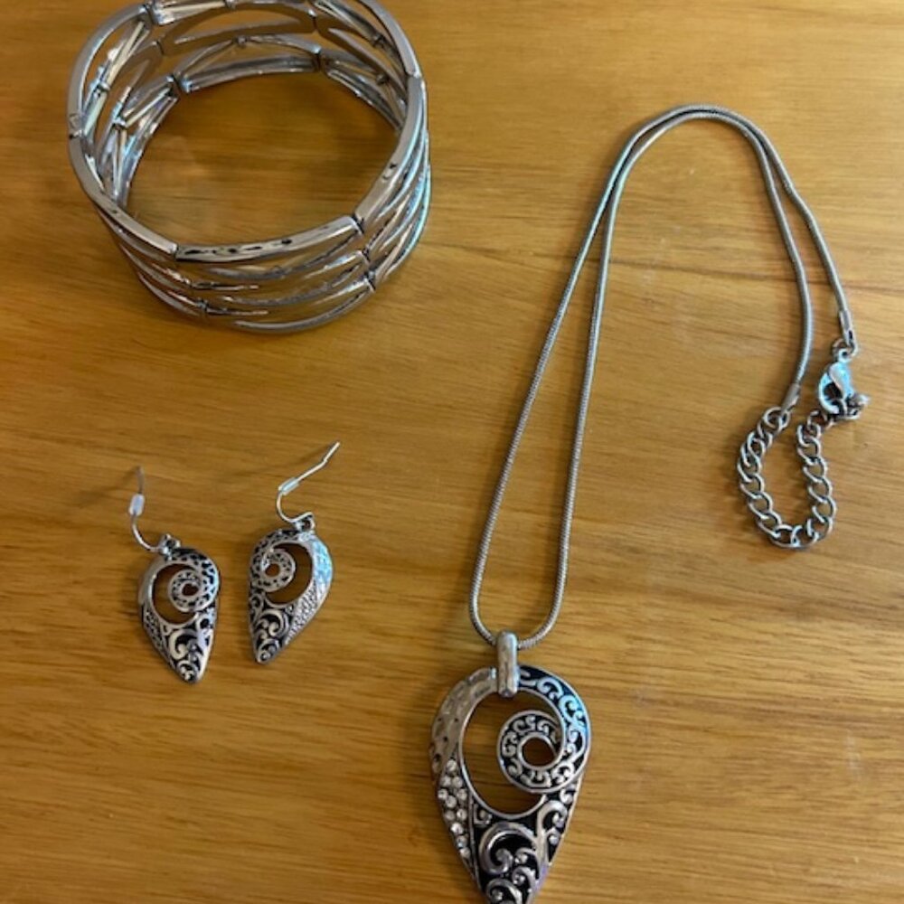Silver/Black Jewelry Set